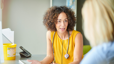 Huisarts in gesprek met patient
